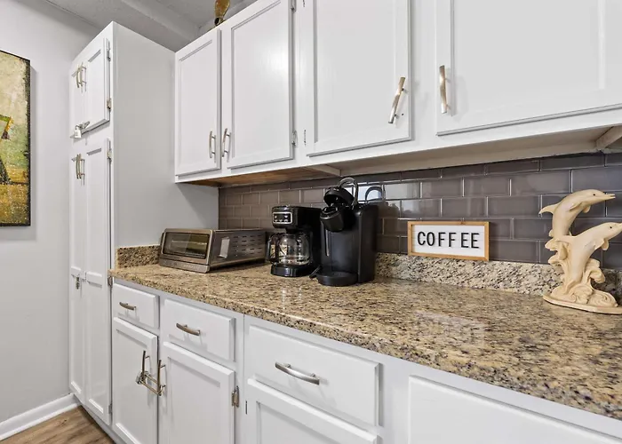 Snowbird-friendly With Pools Hot Tub Golf Tennis Wifi Ac Holiday home Gulf Shores